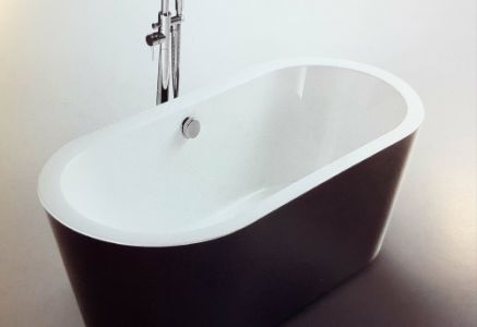 Reine 1500mm freestanding bath black